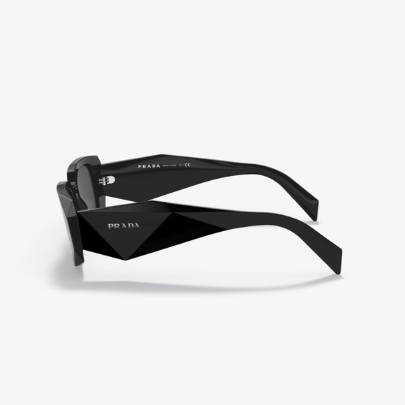 PRADA - Picture 3 of 10